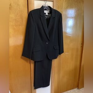 Ladies Kasper 2-pc Pantsuit - Black Pinstripe - 8